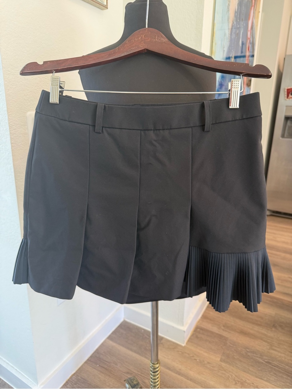 Black Pleated Hem Mini Skort - Women's Activewear Golf Tennis